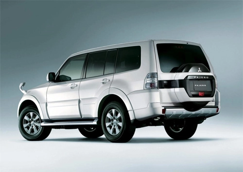  mitsubishi giới thiệu pajero phiên bản nâng cấp 2015 