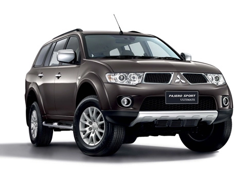  mitsubishi pajero sport có phiên bản máy xăng 