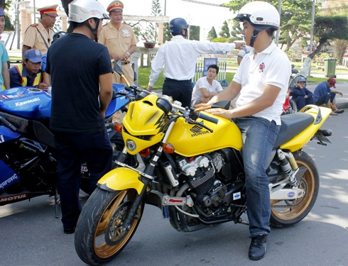  môtô khủng diễu hành ở nha trang 