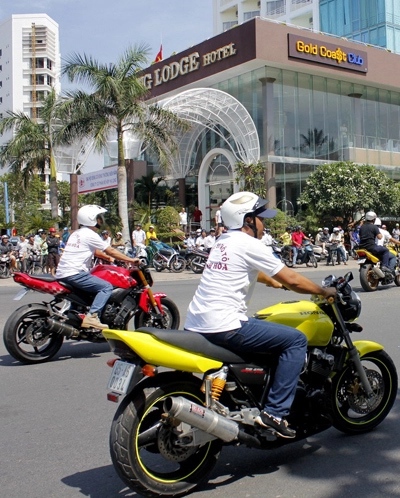  môtô khủng diễu hành ở nha trang 