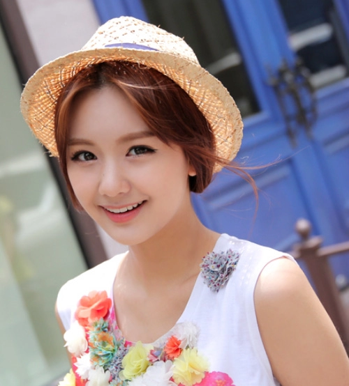 Mũ xinh xinh theo nàng xuống phố