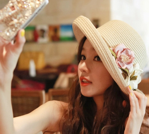 Mũ xinh xinh theo nàng xuống phố