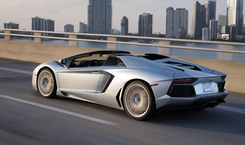  mua nhà tặng xe lamborghini aventador tại dubai 