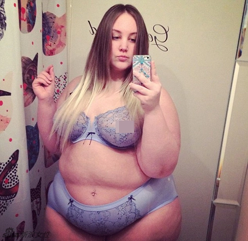 Nàng béo gây chú ý khi mặc nội y khoe body núng nính mỡ
