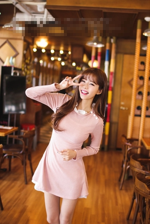 Nàng công sở chọn váy ngọt ngào cho ngày mưa xuân