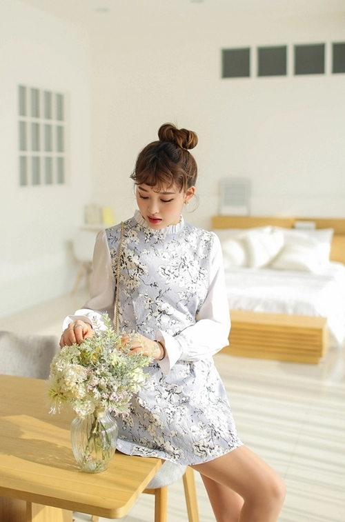 Nàng công sở chọn váy ngọt ngào cho ngày mưa xuân