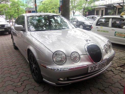  nét cổ điển jaguar s type trên phố hà nội 