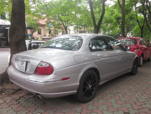  nét cổ điển jaguar s type trên phố hà nội 