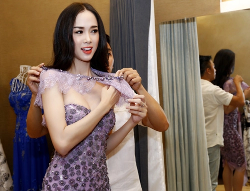 Ngọc anh gây tò mò với vòng 1 ẩn hiện