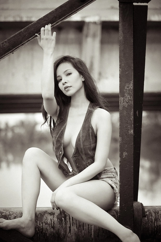 Ngọc bích gây rạo rực với vòng ngực sexy