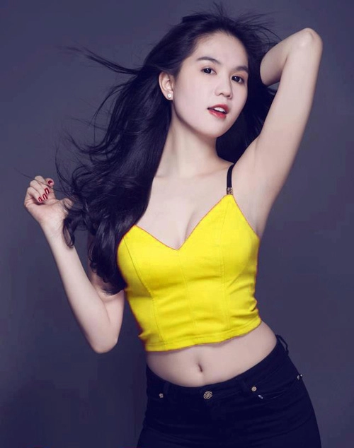 Ngọc trinh đêm ngày miệt mài khoe eo