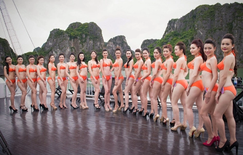 Người đẹp hạ long nóng bỏng cùng áo tắm