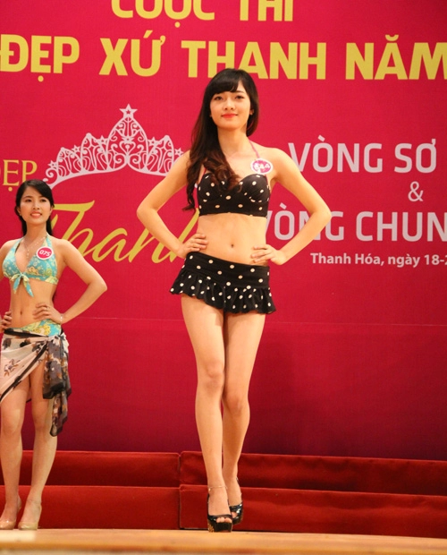 Người đẹp xứ thanh tự tin khoe dáng với bikini