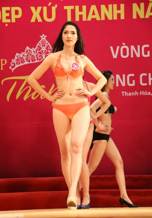 Người đẹp xứ thanh tự tin khoe dáng với bikini