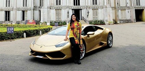 Người phụ nữ ấn độ đầu tiên sở hữu lamborghini