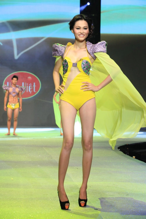 Nhìn lại bikini của siêu mẫu 2012