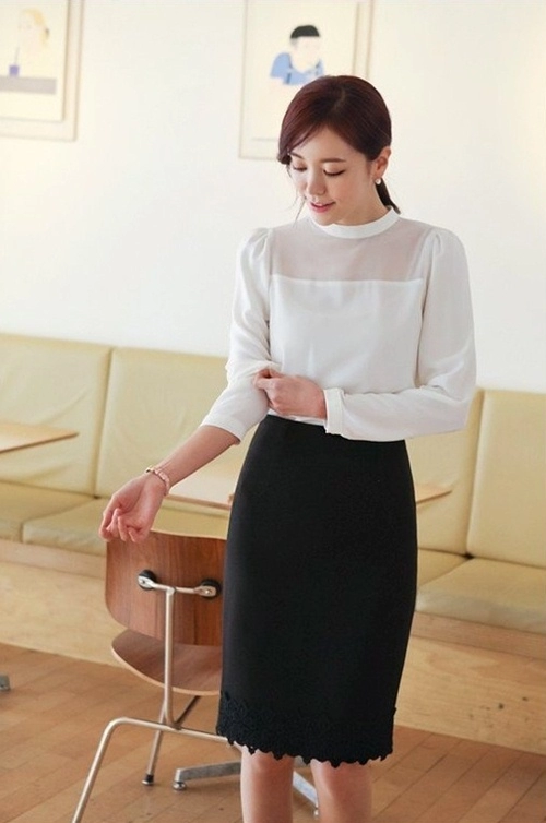 Những kiểu áo nữ công sở nên tránh