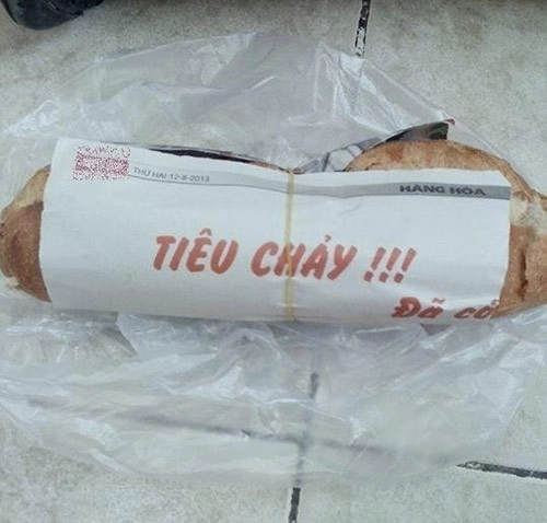 Những kiểu giấy gói bánh mì khiến người ăn chưa nhai đã nghẹn