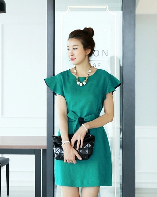 Những mẫu váy liền hút mắt dành cho dân công sở