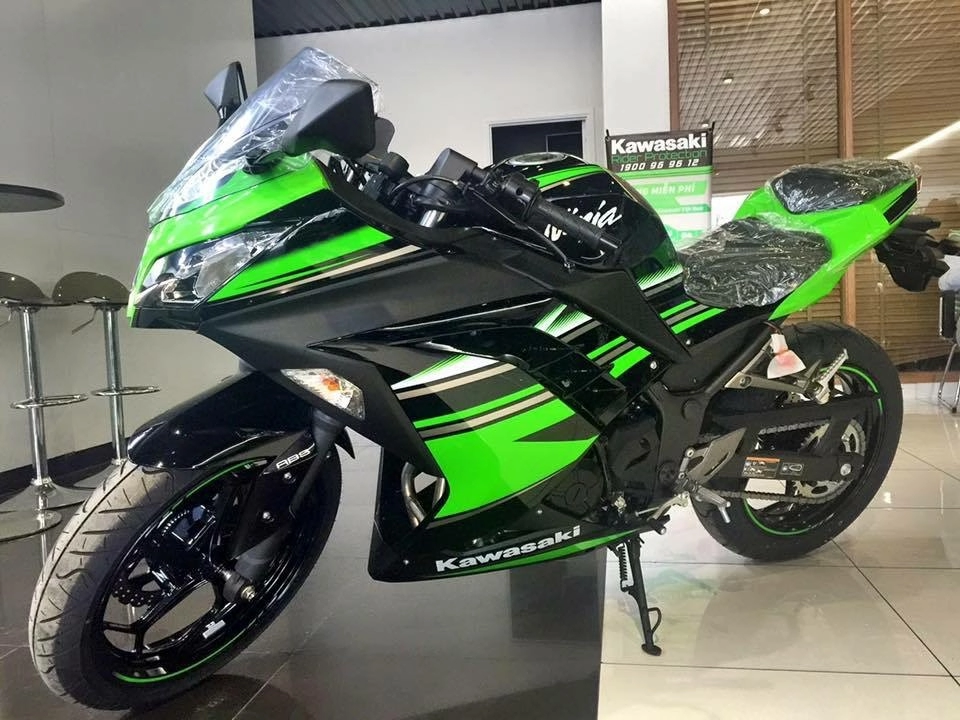 Ninja 300 phiên bản 2017 đầu tiên tại việt nam