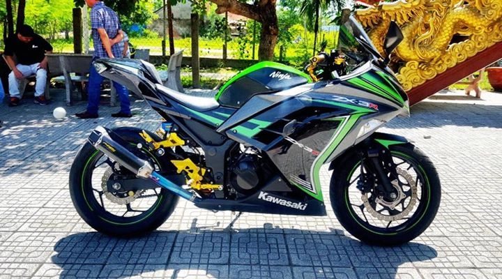 Ninja 300 phiên bản kỉ niệm 30 năm ấn tượng cùng dàn đồ chơi hiệu