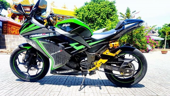 Ninja 300 phiên bản kỉ niệm 30 năm ấn tượng cùng dàn đồ chơi hiệu