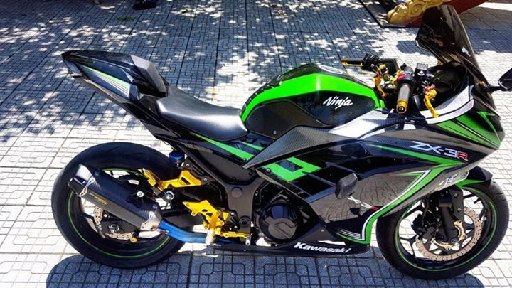 Ninja 300 phiên bản kỉ niệm 30 năm ấn tượng cùng dàn đồ chơi hiệu