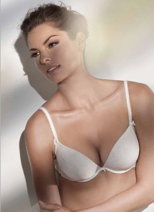 Nội y cưới giản đơn cho cô dâu đầy đặn