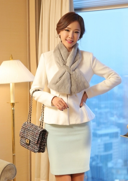 Nữ công sở mặc áo gì để vừa đẹp vừa sang