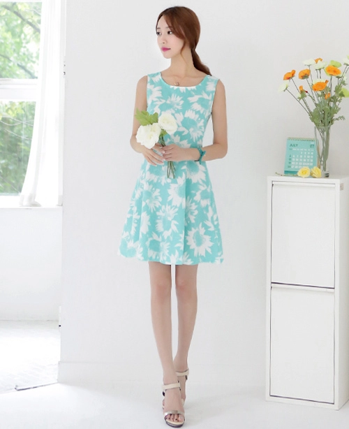 Nữ tính vô ngần với họa tiết hoa mùa xuân