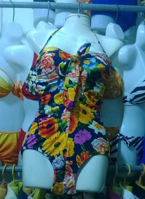 Ổ bệnh tàng hình ở áo tắm hàng thùng