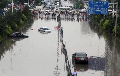  ôtô ngập nước ở trung quốc 