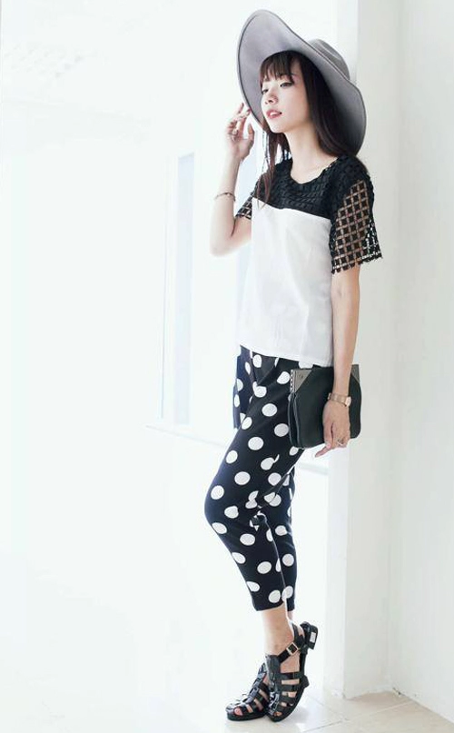 Phối đồ ngày hè ẩm ương mưa nắng