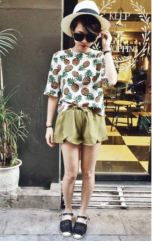 Phối đồ ngày hè ẩm ương mưa nắng
