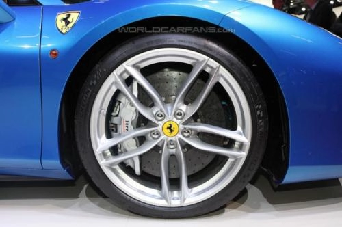 Ra mắt ferrari 488 spider - mẫu xe nhanh nhất trong lịch sử hãng