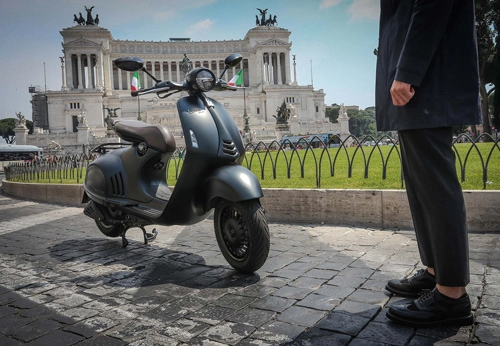 Ra mắt vespa 946 emporio armani mới giá 379 triệu đồng