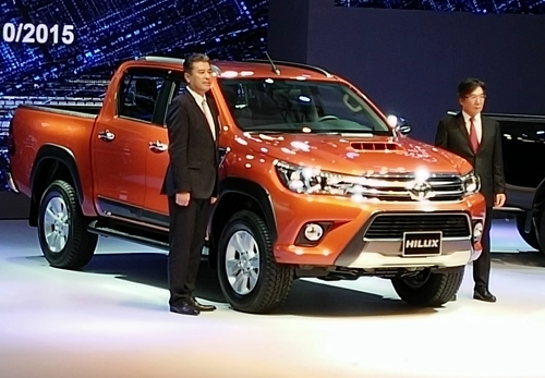 Ra mắt xe bán tải toyota hilux 2015 có bản số tự động