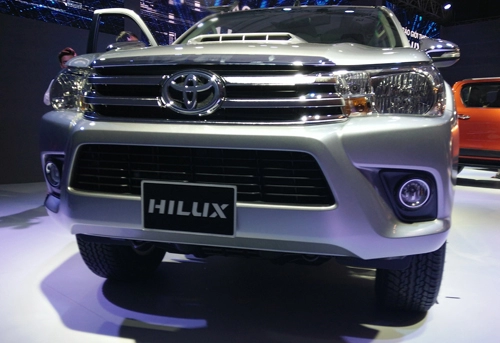 Ra mắt xe bán tải toyota hilux 2015 có bản số tự động