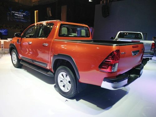 Ra mắt xe bán tải toyota hilux 2015 có bản số tự động