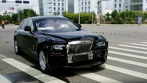  rolls-royce ghost gặp nạn 