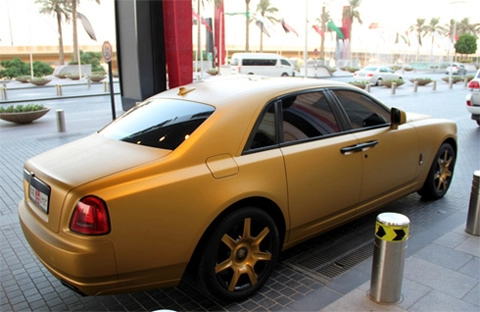  rolls-royce ghost mạ vàng ở dubai 