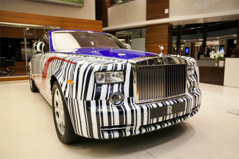  rolls-royce phantom họa tiết lạ ở abu dhabi 