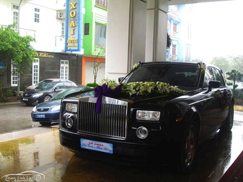 Rolls-royce phantom làm xe hoa tại thái bình