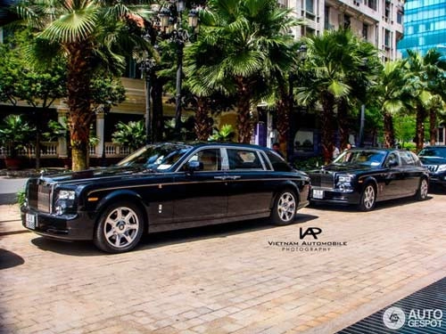 Rolls-royce phantom rồng dạo phố sài gòn