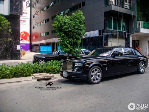 Rolls-royce phantom rồng dạo phố sài gòn