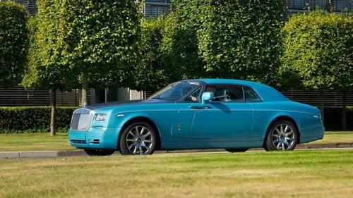 Rolls-royce phantom tuyệt đẹp với màu xanh ả-rập