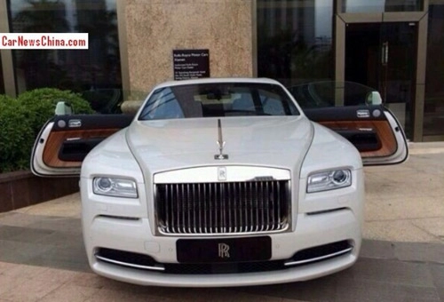 Rolls-royce wraith vê trung quôc gia 820000 usd