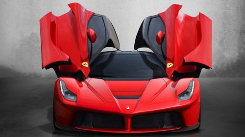 Ronaldo tâu laferrari mưng hơp đông mơi