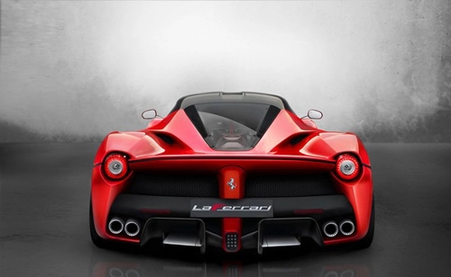 Ronaldo tâu laferrari mưng hơp đông mơi