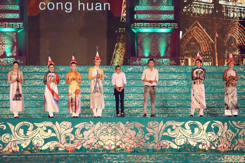 Sắc màu thế giới hội tụ tại festival huế